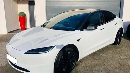 Usado 2023 Tesla Model 3 Sedan | € 32.500 (Preço justo)