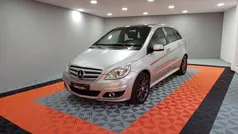 Cinza Usado 2011 Mercedes B180 Monovolume | € 10.490 (Preço justo)