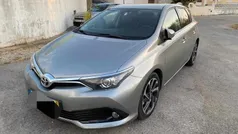 Cinzento Usado 2015 Toyota Auris Citadino | € 11.900 (Preço justo)