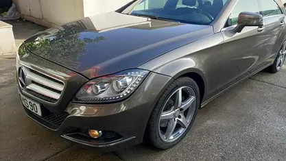 Cinzento Usado 2012 Mercedes CLS350 Sedan | € 22.500