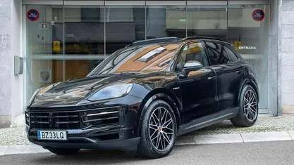 Preto Usado 2024 Porsche Cayenne SUV | € 112.500 (Preço justo)