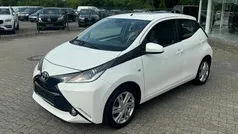 Usado 2015 Toyota Aygo X-play Citadino | € 9.990 (Preço justo)