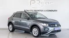 Cinzento Usado 2024 VW T-Roc Life SUV | € 24.900 (Preço justo)