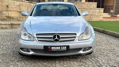 Cinzento Usado 2008 Mercedes CLS320 Sedan | € 14.500