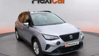 Usado Seat Arona Style 110 HP (80 kW) 2023 Cinza SUV