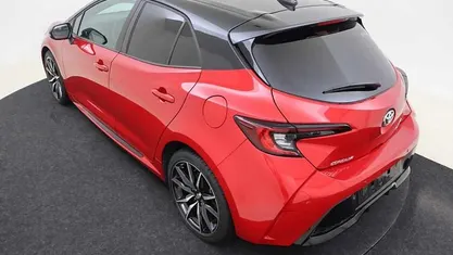 Vermelho Usado 2023 Toyota Corolla | € 28.900 (Preço justo)