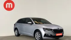 Cinzento Usado 2022 Skoda Scala Ambition Citadino | € 16.499 (Preço justo)