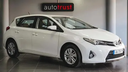 Branco Usado 2015 Toyota Auris | € 11.900 (Preço justo)