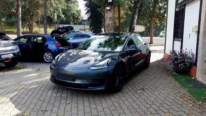 Usado 2020 Tesla Model 3 Standard Range Plus Sedan | € 23.800 (Preço justo)