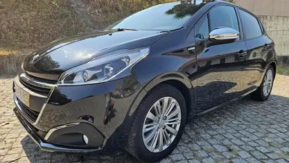 Usado 2017 Peugeot 208 Citadino | € 8.500 (Bom preço)