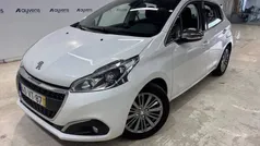 Branco Usado 2018 Peugeot 208 Allure Citadino | € 11.500 (Preço justo)