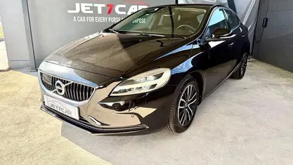 Usado 2017 Volvo V40 Momentum Carrinha | € 17.490 (Preço justo)