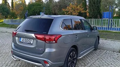 Cinzento Usado 2016 Mitsubishi Outlander SUV | € 16.000 (Preço justo)
