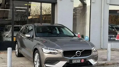 Cinza Usado 2019 Volvo V60 Momentum Carrinha | € 17.990 (Preço justo)