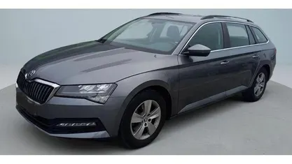 Usado Skoda Superb Ambition 150 HP (110 kW) 2023 Cinzento escuro metalizado Carrinha