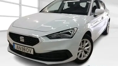 Usado Seat Leon Style 110 HP (80 kW) 2022 Branco