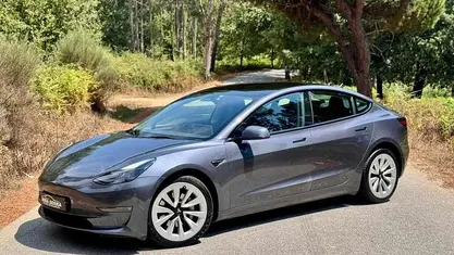 Cinzento Usado 2022 Tesla Model 3 Sedan | € 30.990 (Preço justo)