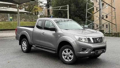Cinzento Usado 2020 Nissan Navara Pickup | € 28.750 (Preço justo)