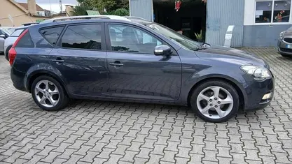 Cinzento Usado 2010 Kia Ceed Citadino | € 7.950 (Preço justo)