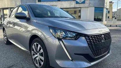 Cinza Usado 2021 Peugeot 208 Allure Citadino | € 15.499 (Preço justo)
