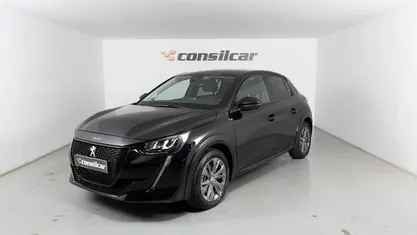 Usado 2022 Peugeot e-208 Allure Citadino | € 17.890 (Preço justo)