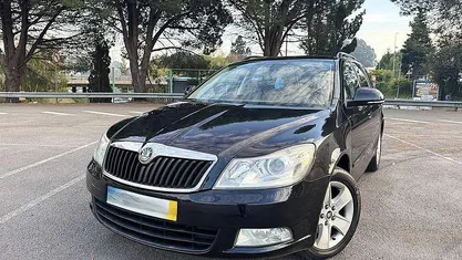 Preto Usado 2009 Skoda Octavia SportLine Sedan | € 5.500 (Preço justo)