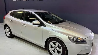 Cinzento Usado 2014 Volvo V40 Carrinha | € 13.900 (Preço justo)