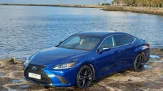 Azul Usado 2023 Lexus ES300H Sport Line Sedan | € 63.500