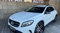 Branco Usado 2016 Mercedes GLA180 Urban SUV | € 21.490 (Preço justo)