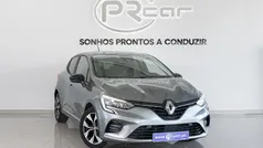 Cinzento metalizado Usado 2023 Renault Clio V Evolution Citadino | € 16.900 (Preço justo)