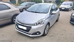 Cinza Usado 2017 Peugeot 208 Style Citadino | € 8.250 (Preço justo)