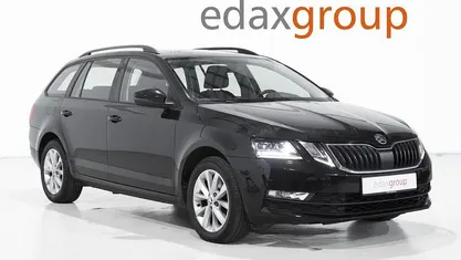 Usado Skoda Octavia Ambition 150 HP (110 kW) 2019 Preto Carrinha