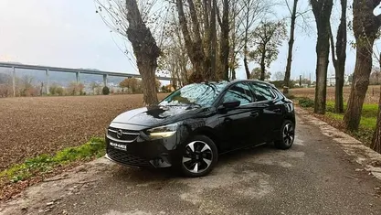 Usado 2021 Opel Corsa-e Elegance Citadino | € 12.900 (Preço justo)