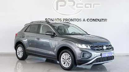 Cinzento metalizado Usado 2024 VW T-Roc Life SUV | € 24.900 (Preço justo)