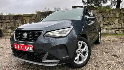 Usado Seat Arona 110 HP (80 kW) 2022 Cinzento SUV