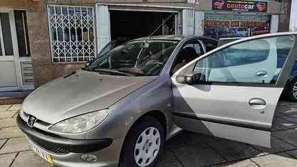 Cinzento Usado 2003 Peugeot 206 | € 2.299 (Preço justo)