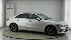 Cinzento Usado 2020 Mercedes 180 Sedan | € 26.990 (Bom preço)