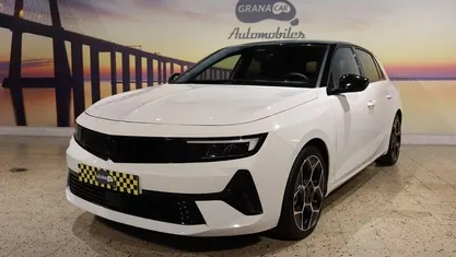 Branco Usado 2023 Opel Astra GS Line Sedan | € 24.980 (Preço justo)