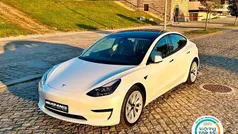 Branco Usado 2021 Tesla Model 3 Sedan | € 28.750 (Preço justo)
