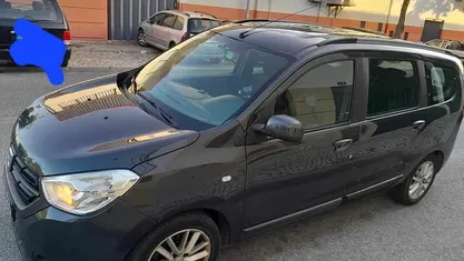Cinzento Usado 2017 Dacia Lodgy Monovolume | € 7.499 (Preço justo)