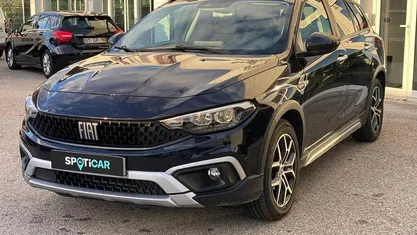 Usado Fiat Tipo Cross 101 HP (74 kW) 2023 Preto Sedan