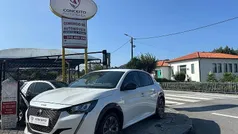 Branco Usado 2022 Peugeot e-208 Active Citadino | € 17.490 (Preço justo)