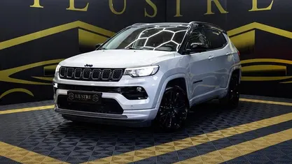 Cinzento Usado 2022 Jeep Compass SUV | € 25.900 (Preço justo)