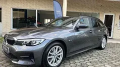 Cinza Usado 2022 BMW 320e Luxury Line Sedan | € 31.900 (Preço justo)