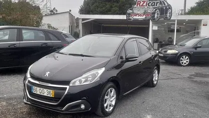 Usado 2015 Peugeot 208 Style Citadino | € 7.900 (Preço justo)