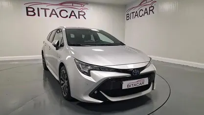 Cinzento Usado 2019 Toyota Corolla Comfort Carrinha | € 22.950 (Preço justo)