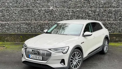 Usado 2020 Audi e-tron Premium SUV | € 24.500 (Preço justo)