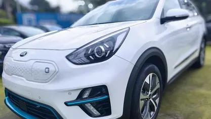 Branco Usado 2021 Kia e-Niro SUV | € 20.990 (Bom preço)