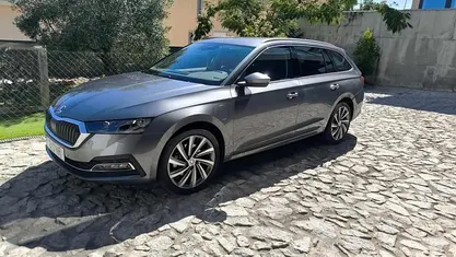 Cinzento Usado 2024 Skoda Octavia Carrinha | € 28.000 (Preço justo)