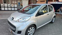 Cinza Usado 2012 Peugeot 107 Active Citadino | € 8.900 (Preço justo)